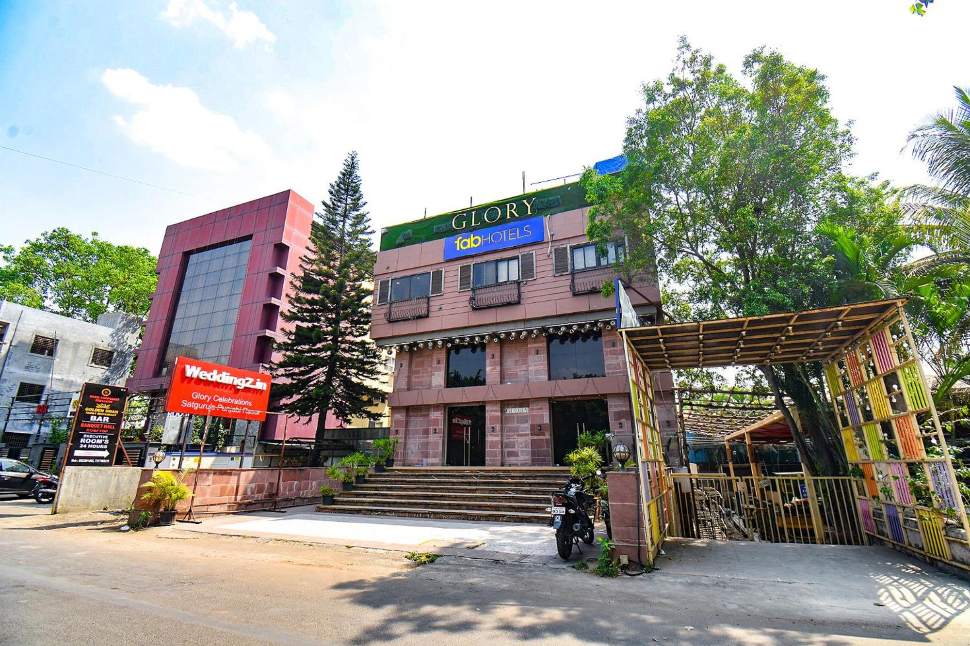 ホテル Fabexpress Glory - Nr Skywalk Bridge Pimpri-Chinchwad エクステリア 写真