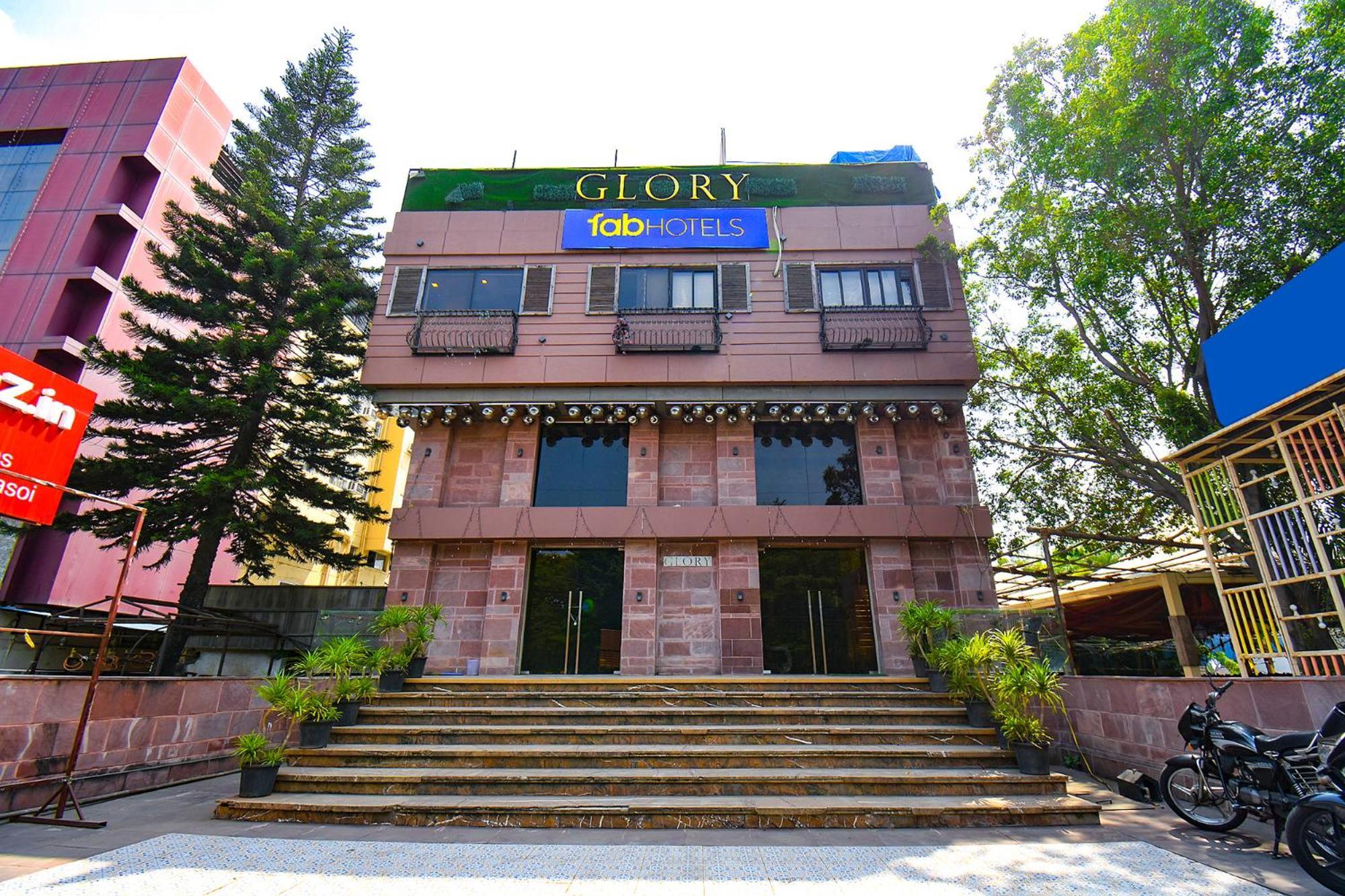 ホテル Fabexpress Glory - Nr Skywalk Bridge Pimpri-Chinchwad エクステリア 写真